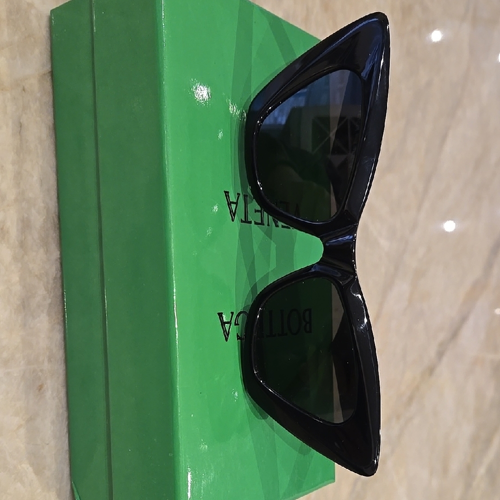 Bottega Veneta Black Cat-Eye Sunglasses